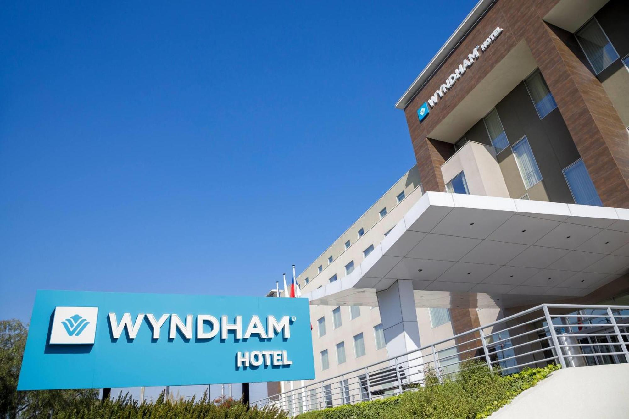 Wyndham Santiago Aeropuerto — Photos 2